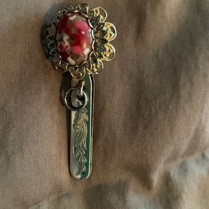 Kings Key finder 1950's coral agate color clip